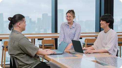 initで働く社員の様子