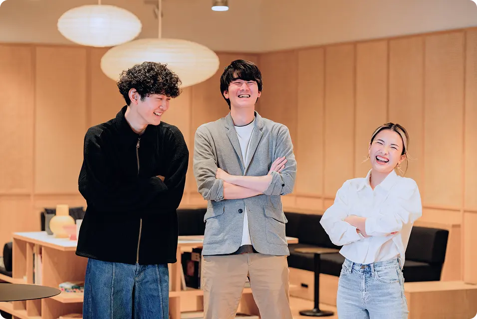 initのメンバーが並んでいる集合写真