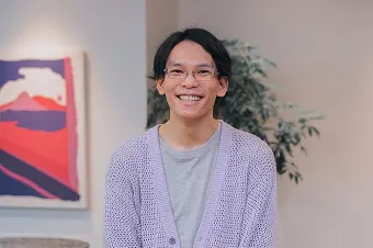 オフィスで働くinitの社員